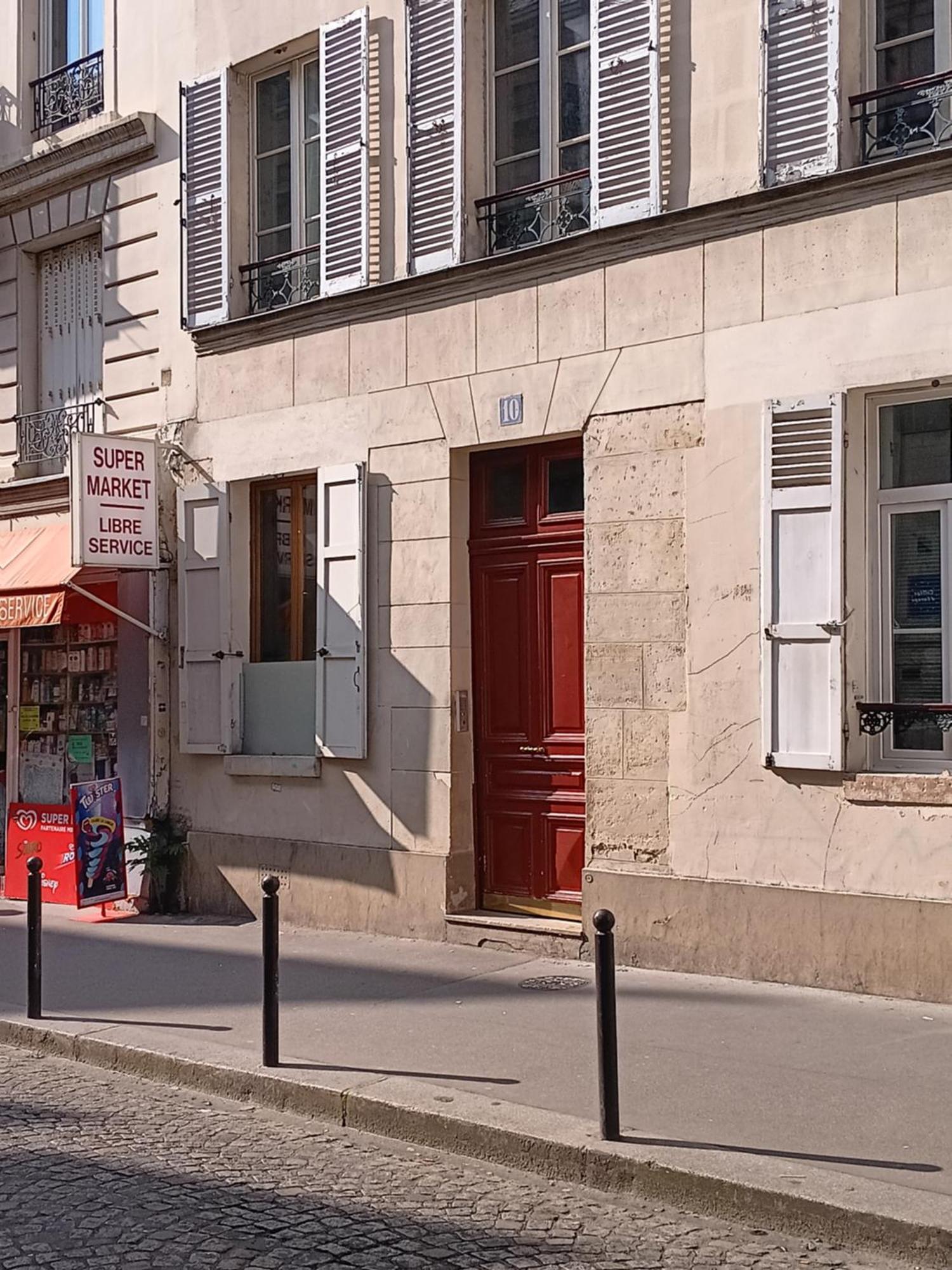 Apartamento Studio Au Pied De La Basilique Du Sacre Coeur París Exterior foto